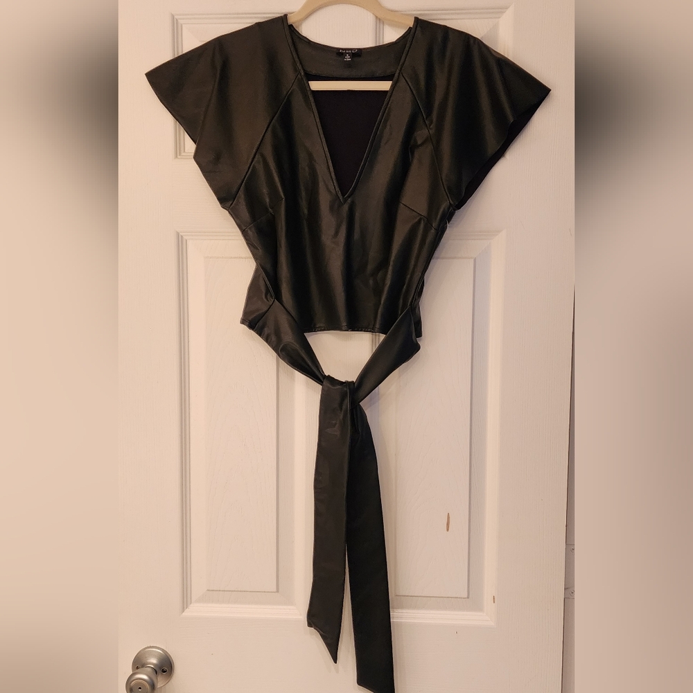NBD Stay Fierce Faux Leather Top In Black Size Small - Picture 2 of 10